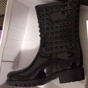 Hot Topic - Black Pyramid Studded Jelly Rain Boots - Size W8